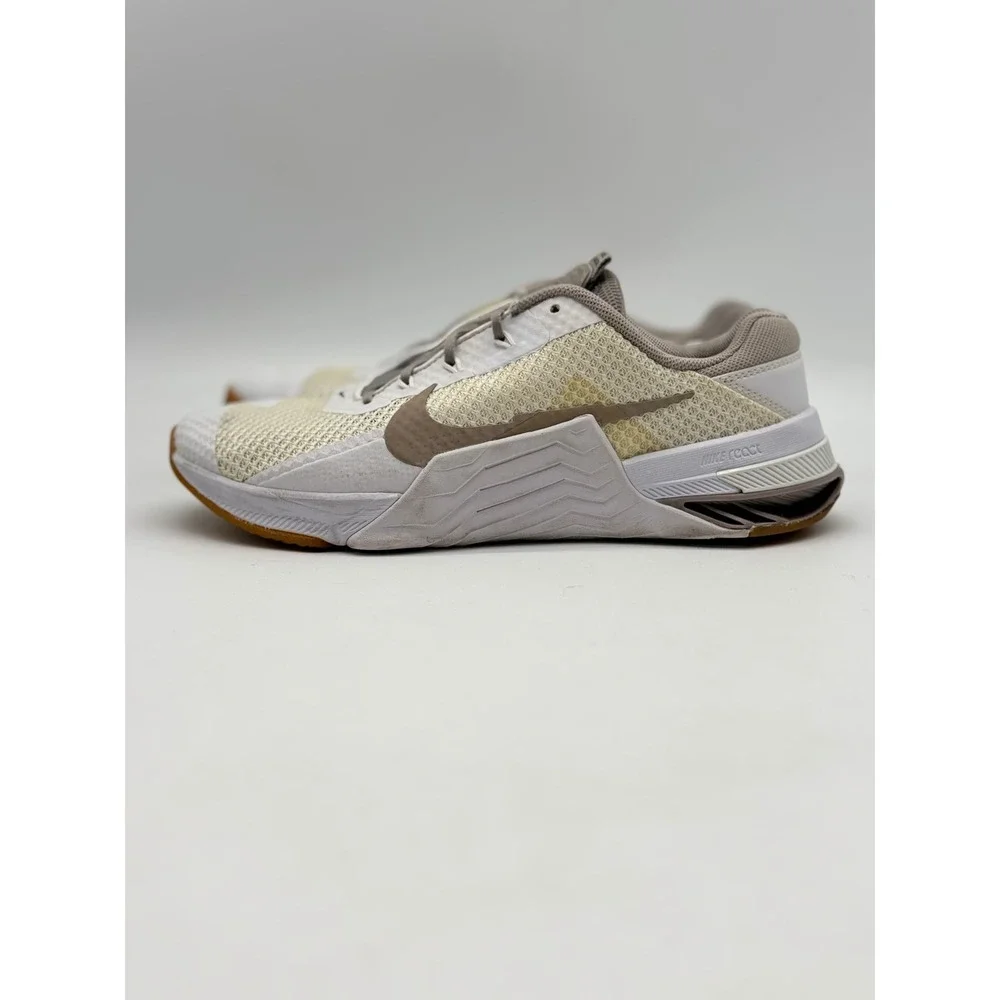 Nike Metcon 8 Mens Training Shoes White Sand Gum DJ7031-991 Size 8